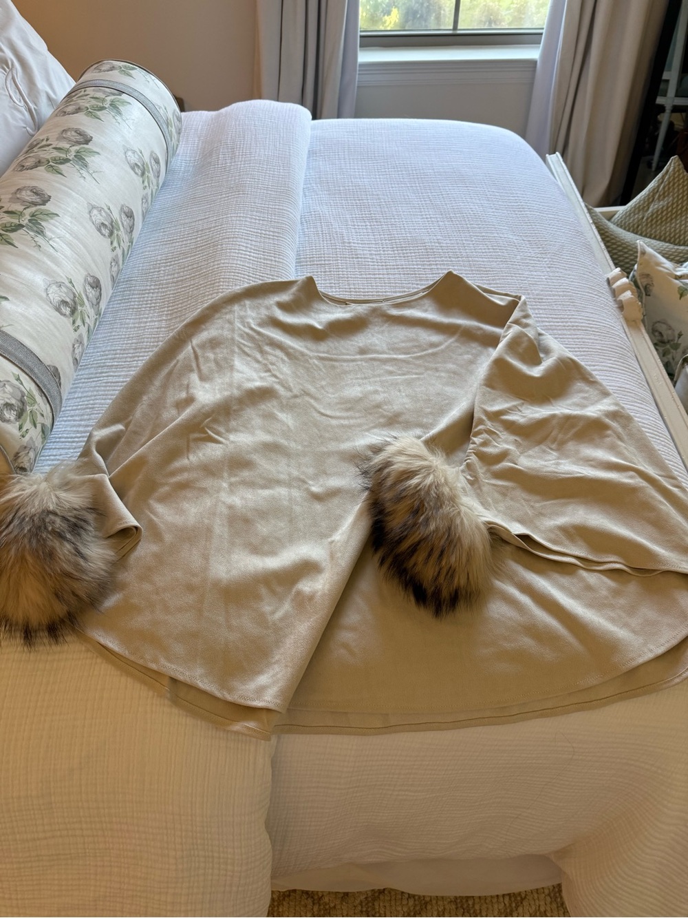 DolceCabo fur poncho